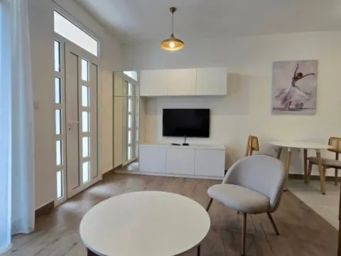 Izdavanje, garsonjera, 25m², Momišići, Podgorica - image 5