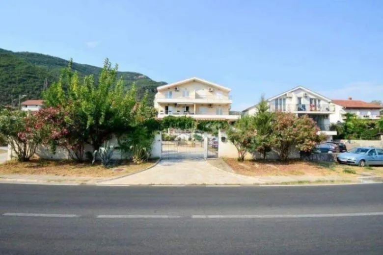 Prodaja, dvosoban stan, 72m², Đenovići, Herceg Novi