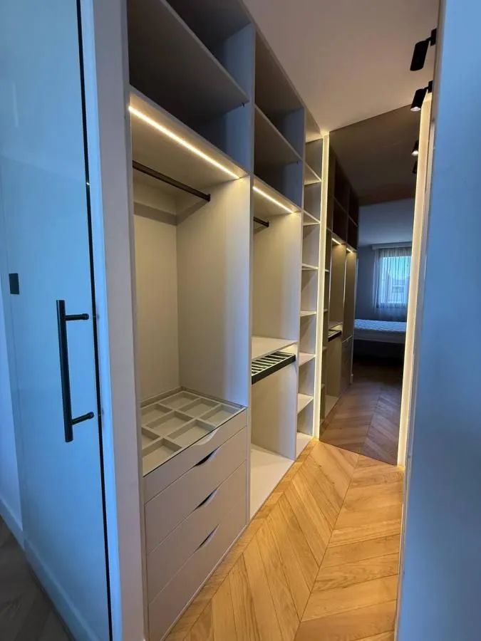 Prodaja, stan, 126m², Adamovićevo Naselje, Novi Sad Sve Podlokacije