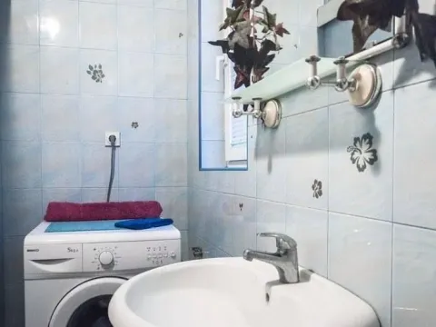 Rent, three bedroom apartment, 76m², Južni Bulevar, Vračar Sve Podlokacije - image 3