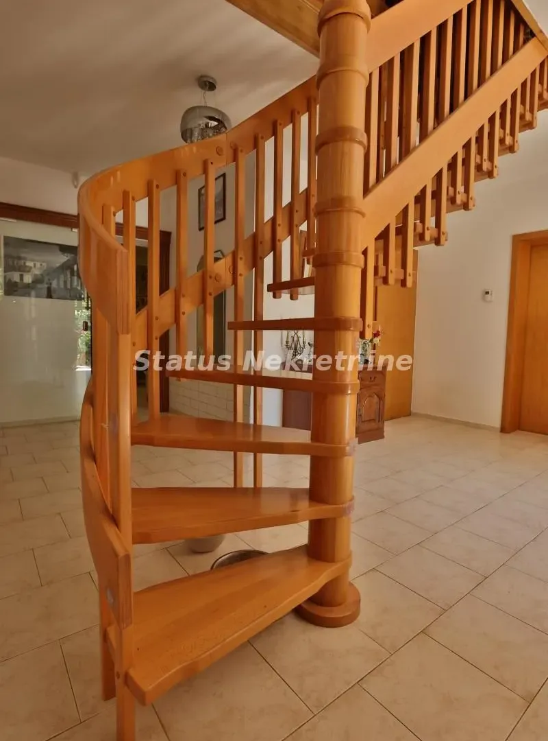 Prodaja, kuća, 322m², Ledinci, Petrovaradin
