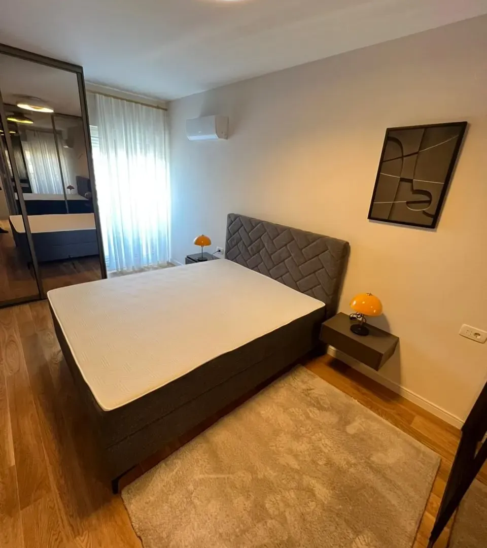 Izdavanje, dvosoban stan, 73m², Central Point, Podgorica