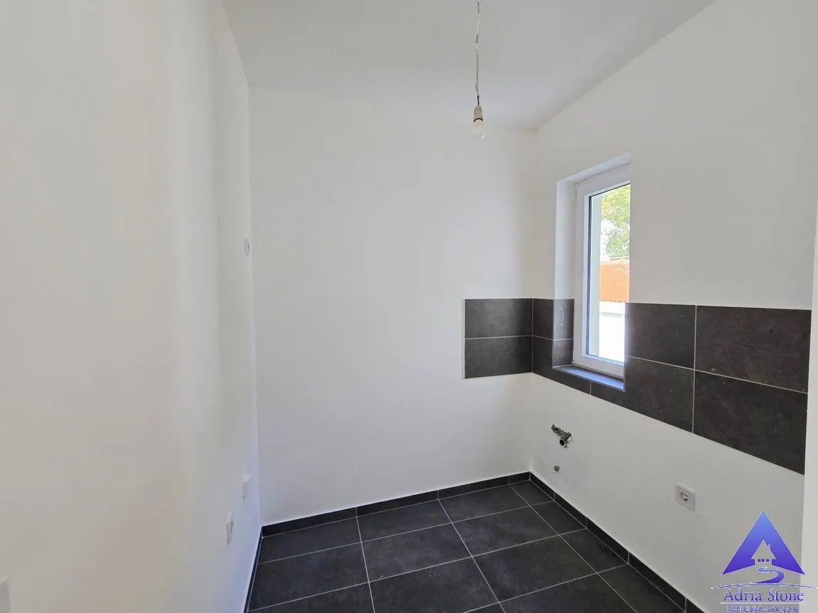 Sale, two bedroom apartment, 54m², Petrovac, Budva