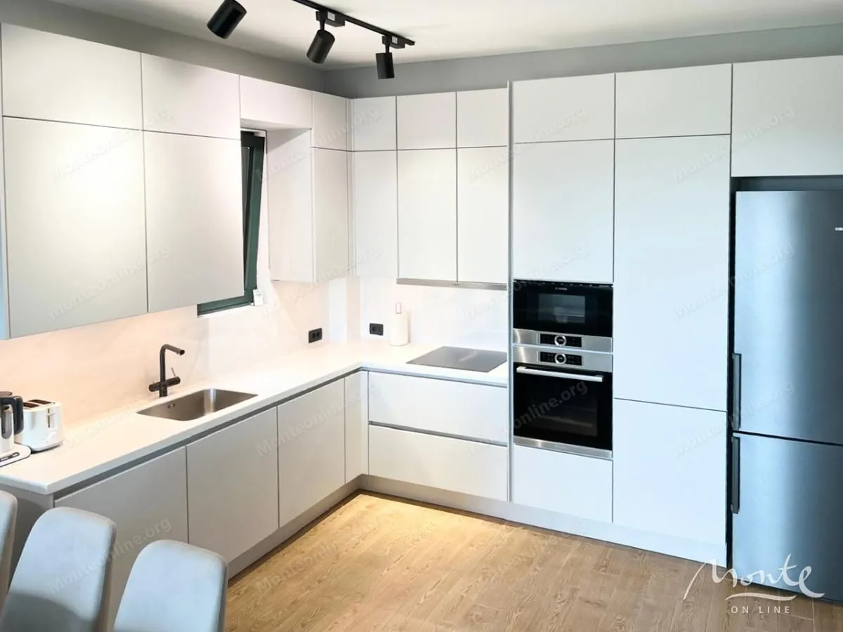 Sale, two bedroom apartment, 81m², Bečići, Budva