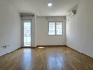 Izdavanje, poslovni prostor, 44m², City Kvart, Podgorica - image 3