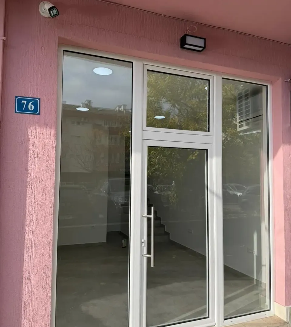 Izdavanje, poslovni prostor, 57m², Krivi Most, Podgorica