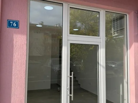 Izdavanje, poslovni prostor, 57m², Krivi Most, Podgorica - image 13