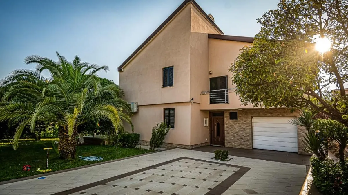 Prodaja, kuća, 280m², Masline, Podgorica