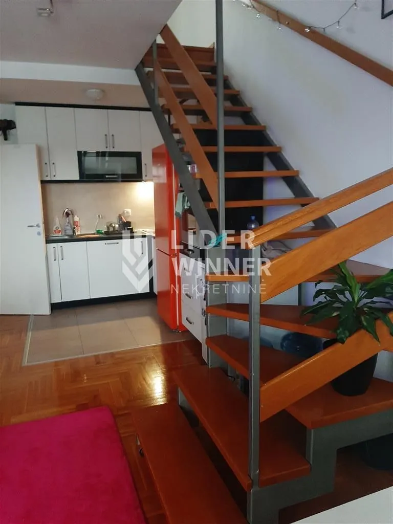 Prodaja, četvorosoban stan, 100m², Zemun Gornji Grad, Zemun Sve Podlokacije