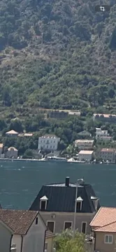 Pogled na obalu i kuće pored mora. - image 12