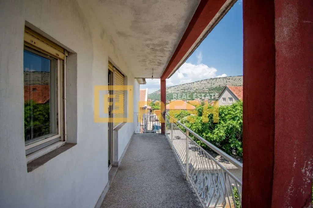 Sale, house, 214m², Tološi, Podgorica