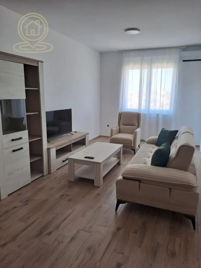 Izdavanje, dvosoban stan, 76m², Vašarište, Kragujevac