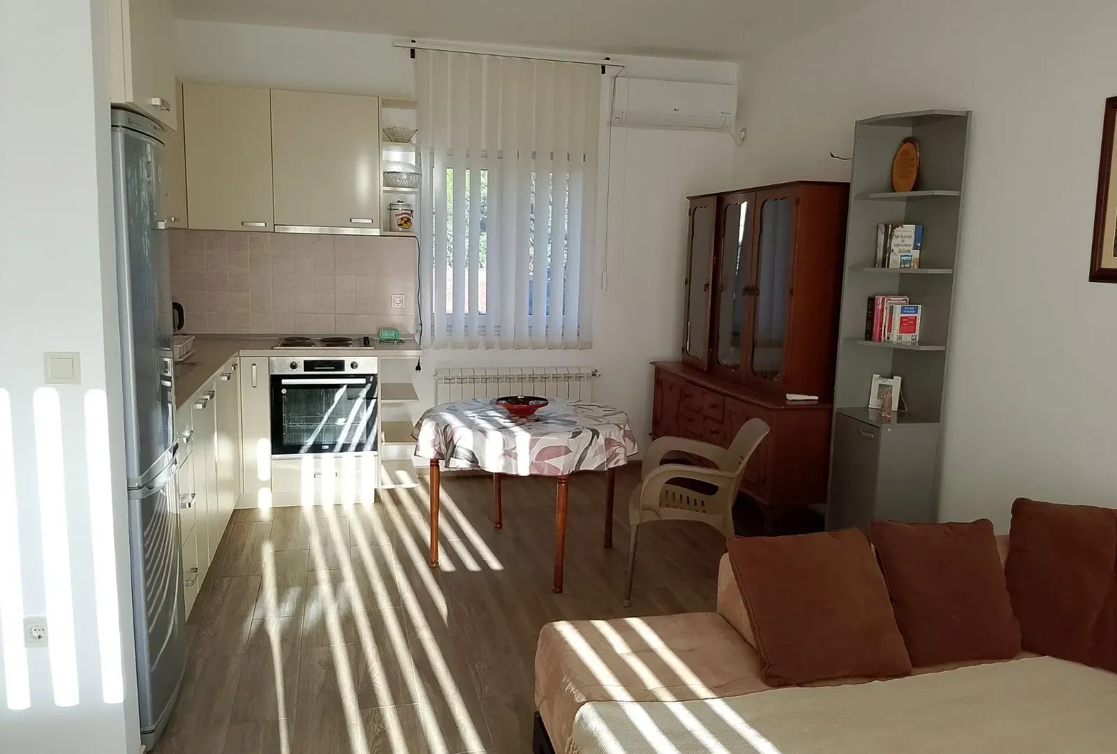 Izdavanje, dvosoban stan, 60m², Zelenika, Herceg Novi