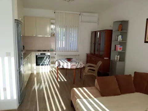 Izdavanje, dvosoban stan, 60m², Zelenika, Herceg Novi - image 11