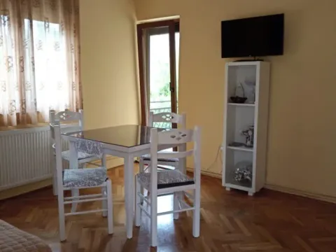 Izdavanje, dvosoban stan, 65m², Dobrota, Kotor - image 12