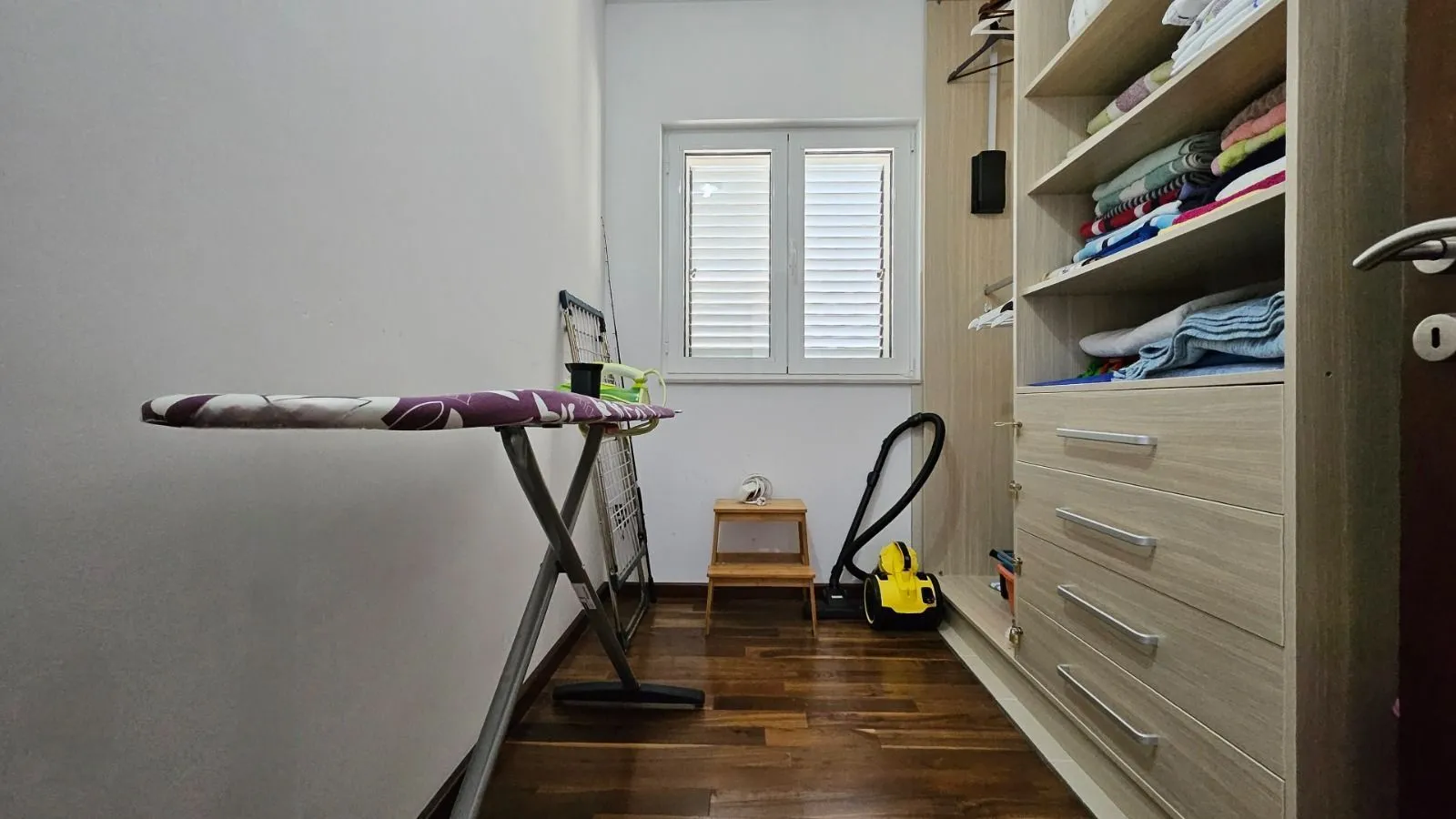Prodaja, dvosoban stan, 90m², Tivat, Crna Gora