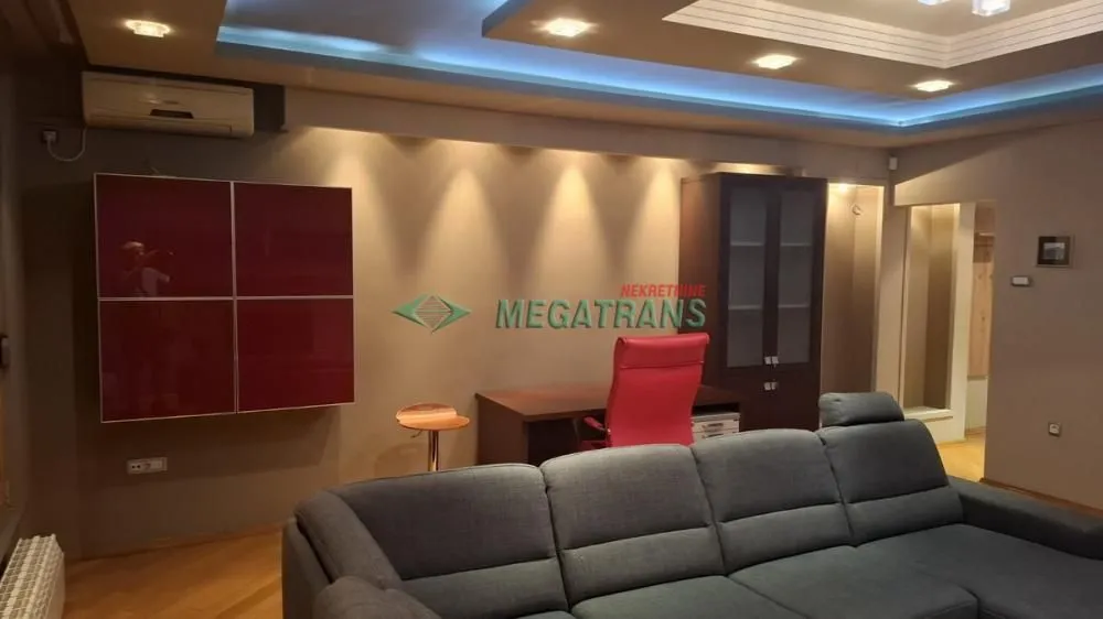 Izdavanje, dvosoban stan, 74m², Centar, Novi Sad