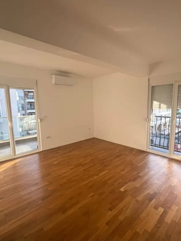 Izdavanje, dvosoban stan, 62m², Stari Aerodrom, Podgorica