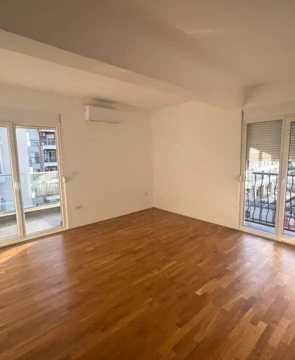 Izdavanje, dvosoban stan, 62m², Stari Aerodrom, Podgorica