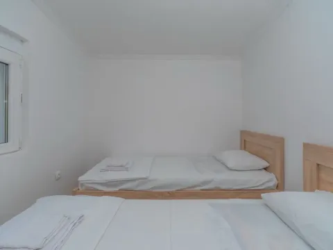 Izdavanje, stan, 70m², Stari Bar, Bar - image 9