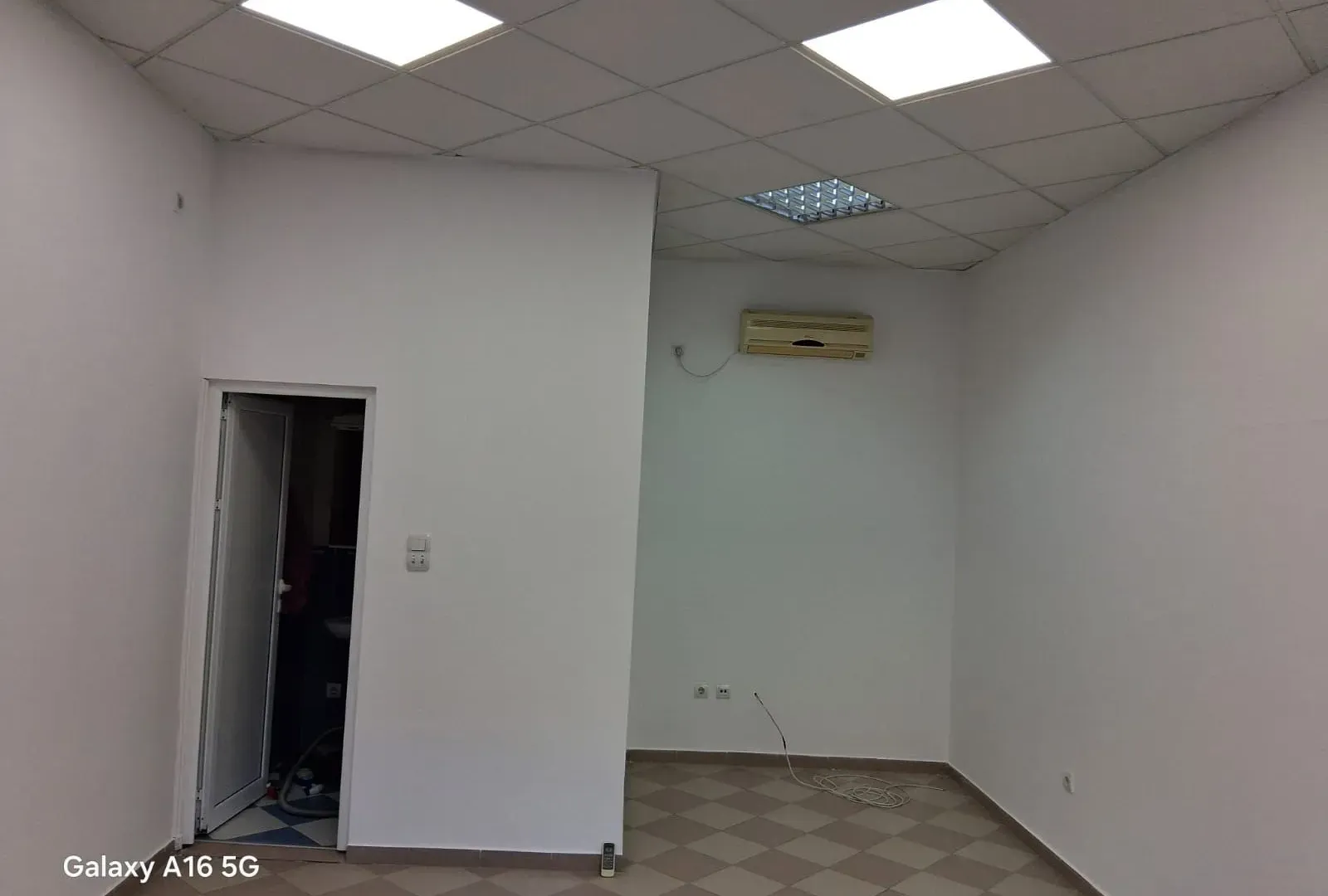 Rent, office space, 28m², Dobrota, Kotor