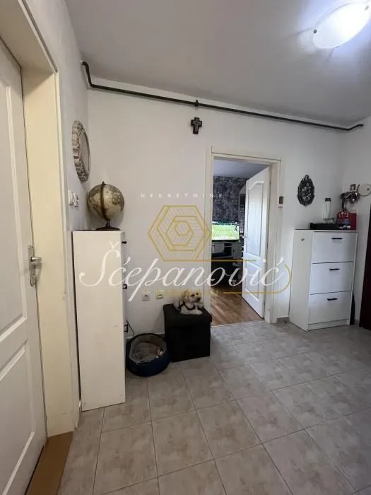 Prodaja, trosoban stan, 75m², Petrovaradin, Novi Sad