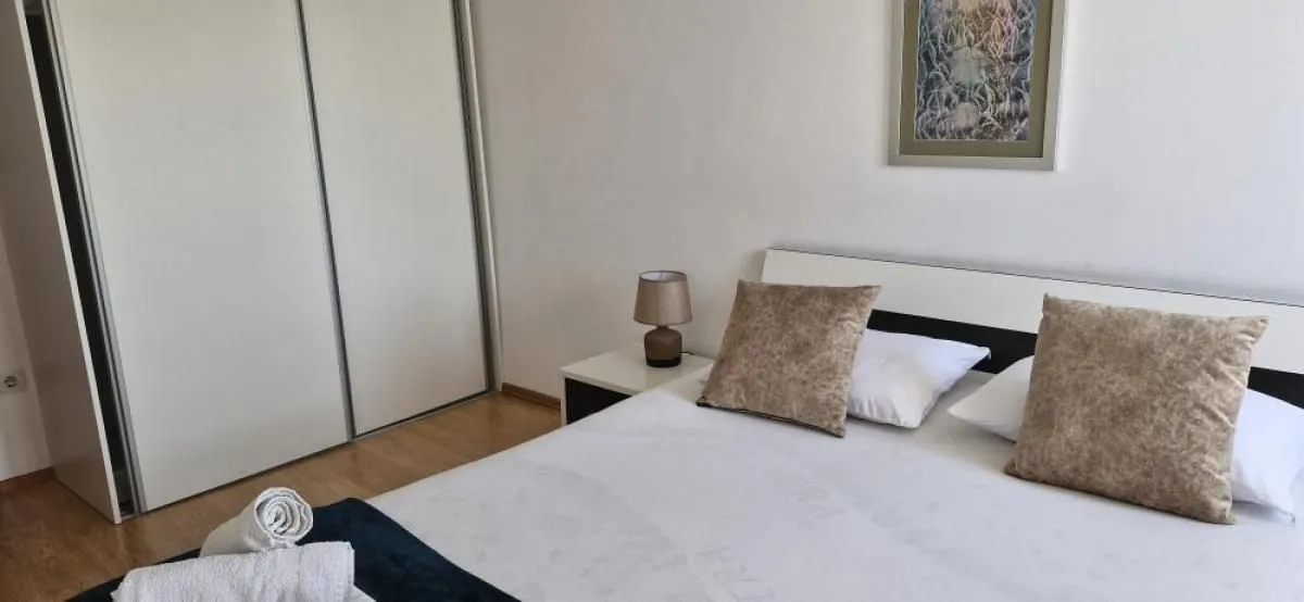 Rent, two bedroom apartment, 80m², Tivat, Crna Gora