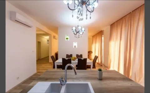 Rent, three bedroom apartment, 130m², Petrovac, Budva - image 4