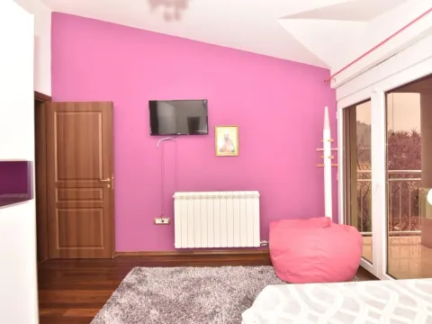 Rent, house, 175m², Vranići, Podgorica - image 16