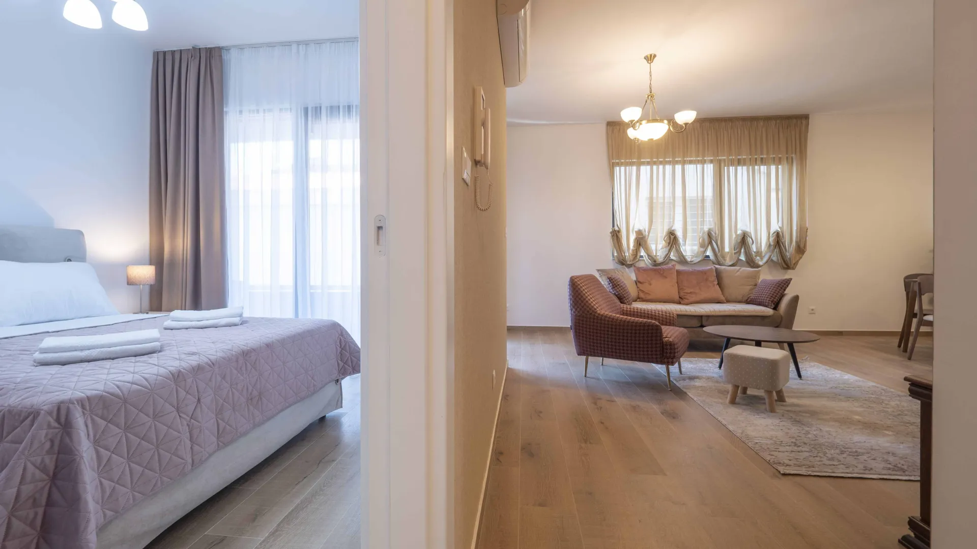 Izdavanje, dvosoban stan, 80m², Gospoština, Budva