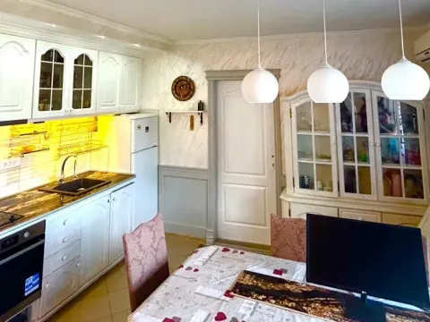 Izdavanje, trosoban stan, 85m², Babin Do, Budva - image 3