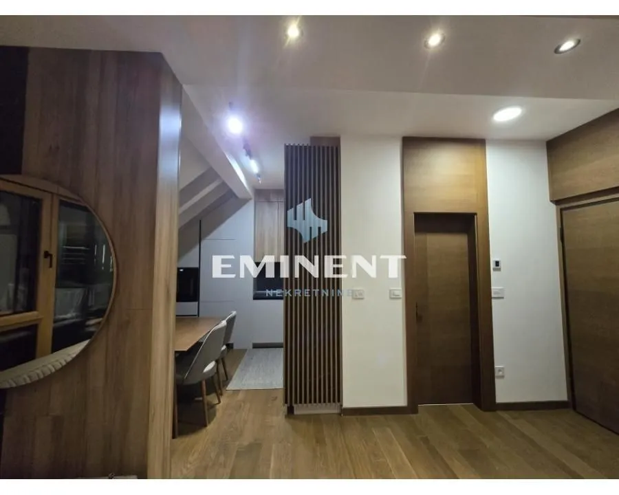 Prodaja, trosoban stan, 76m², Centar, Zlatibor