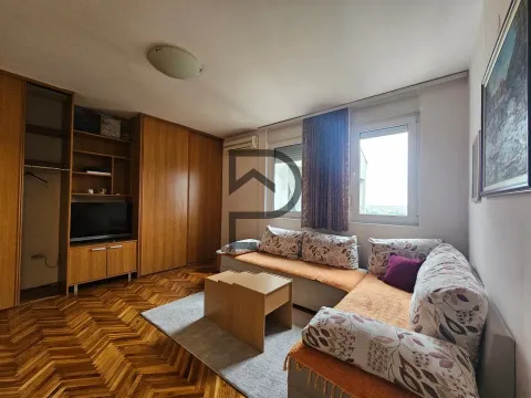 Rent, one bedroom apartment, 42m², Blok 6, Podgorica - image 1