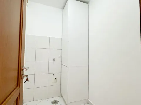 Izdavanje, trosoban stan, 137m², Stari Aerodrom, Podgorica - image 9