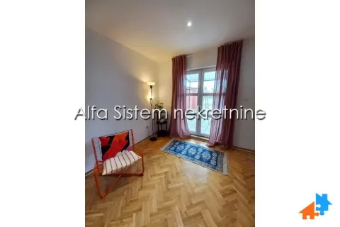 Smaller room with parquet flooring and access to the terrace. - image 11