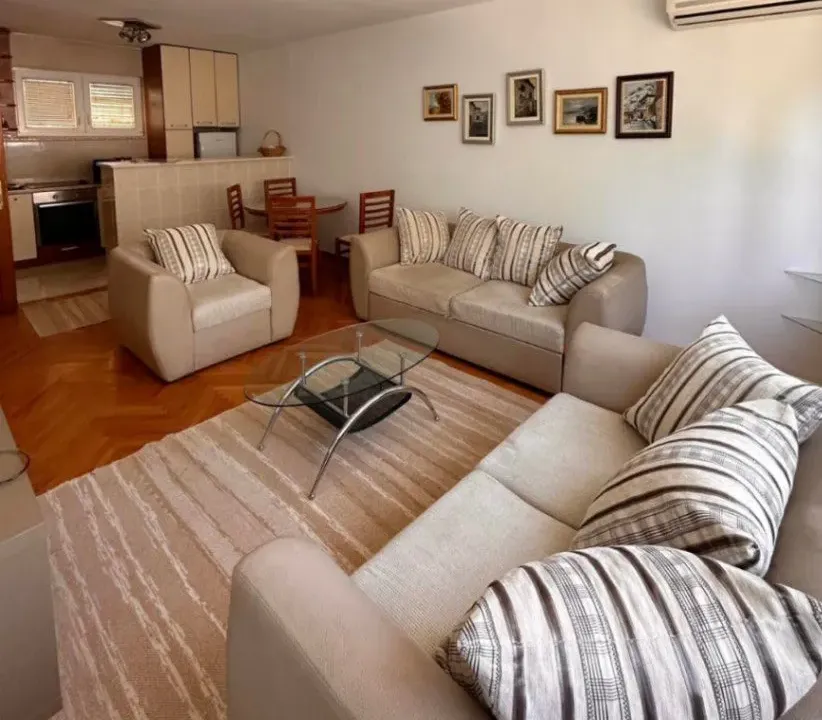 Izdavanje, jednosoban stan, 52m², Gorica C, Podgorica