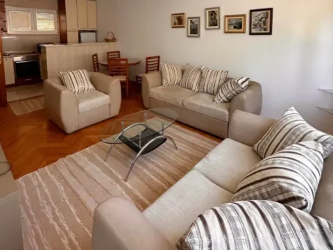 Izdavanje, jednosoban stan, 52m², Gorica C, Podgorica