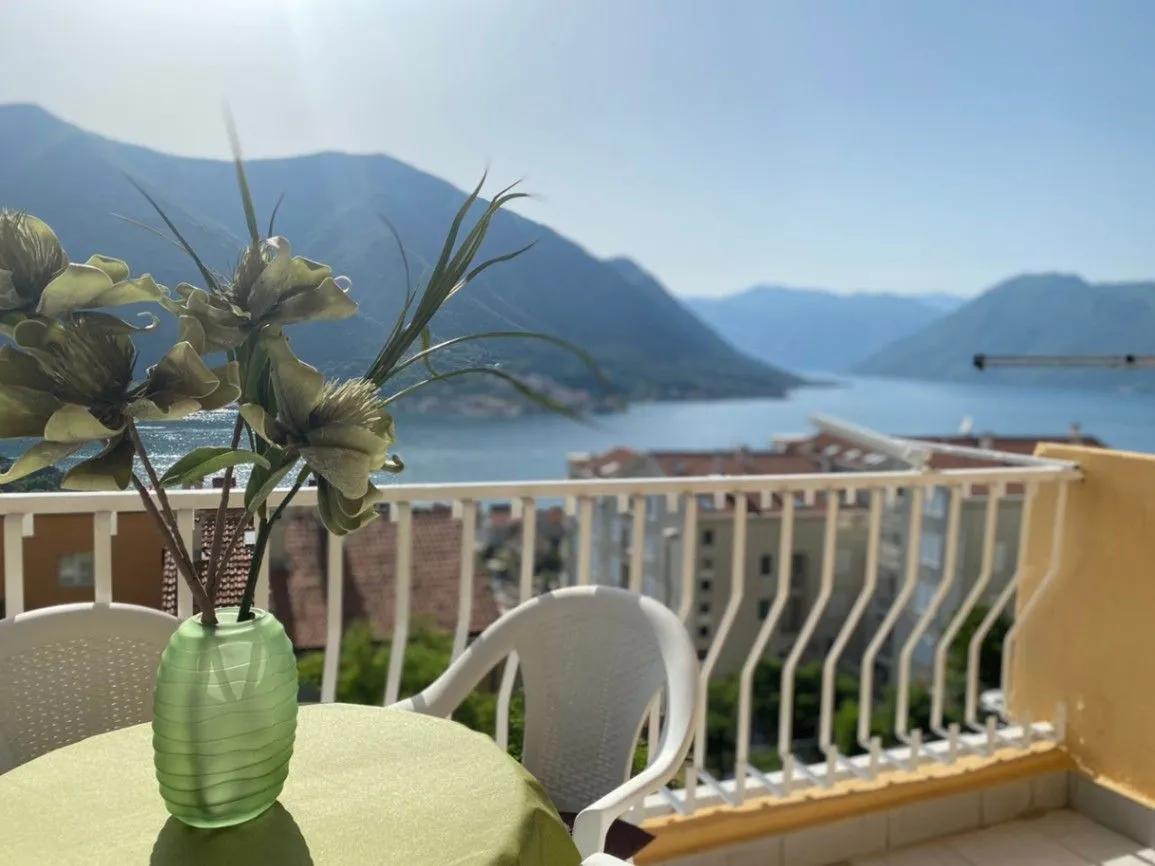 Prodaja, dvosoban stan, 51m², Dobrota, Kotor