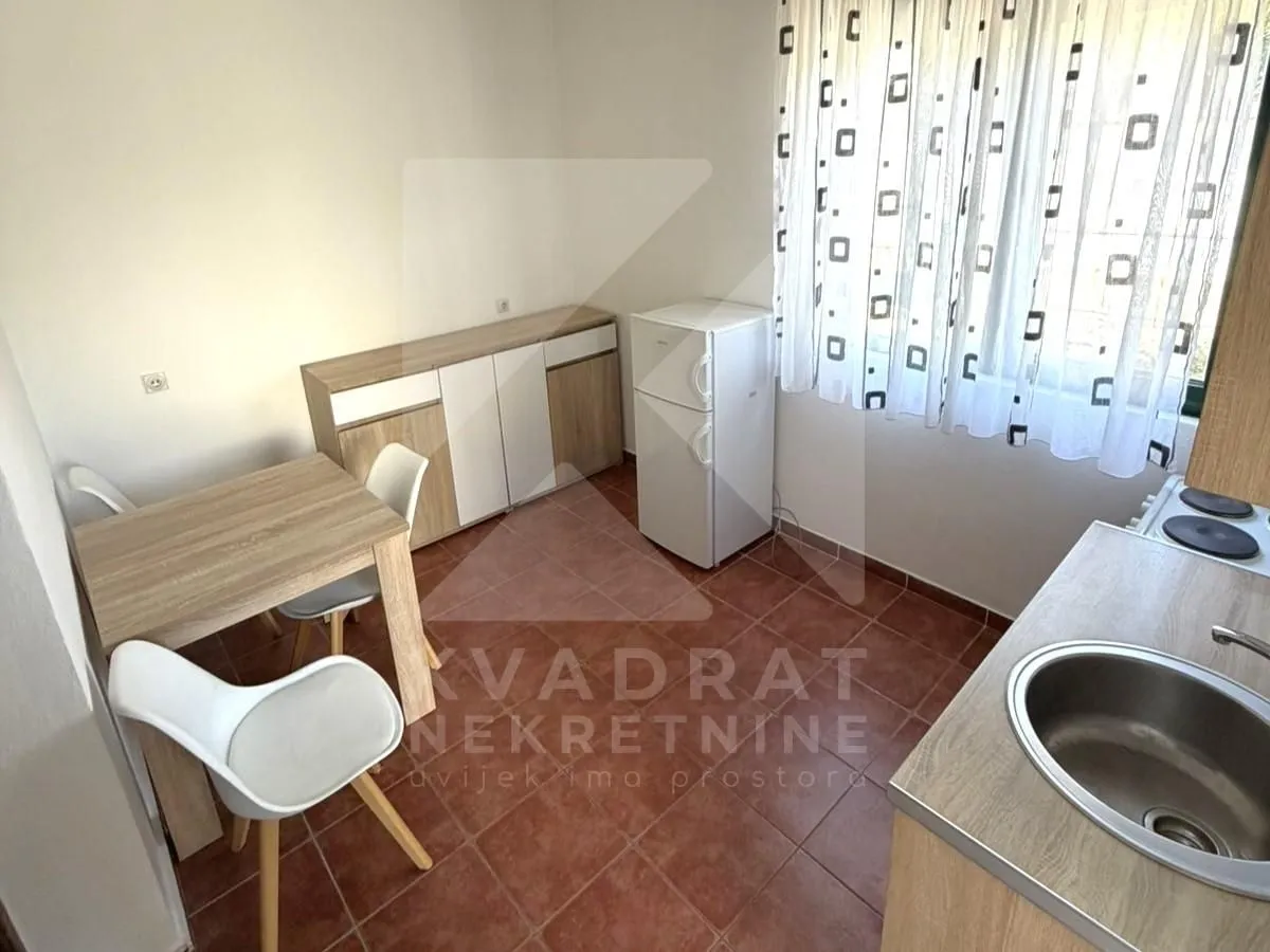 Izdavanje, jednosoban stan, 45m², Zlatica, Podgorica