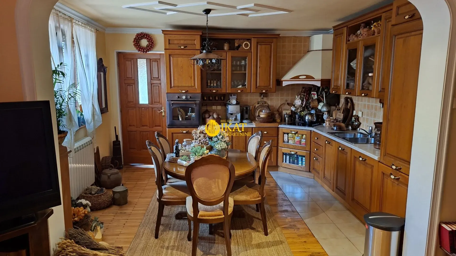 Prodaja, kuća, 265m², Borča 1, Borča Sve Podlokacije