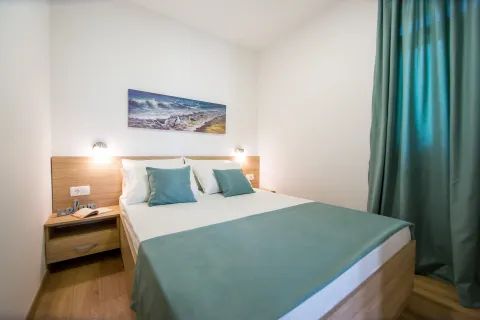 Rent, one bedroom apartment, 50m², Petrovac, Budva - image 7