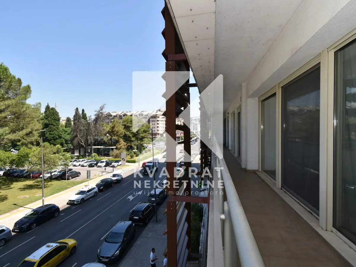 Izdavanje, četvorosoban stan, 230m², Kruševac, Podgorica