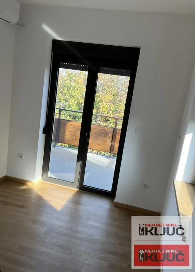 Izdavanje, kuća, 247m², Sremska Kamenica, Petrovaradin