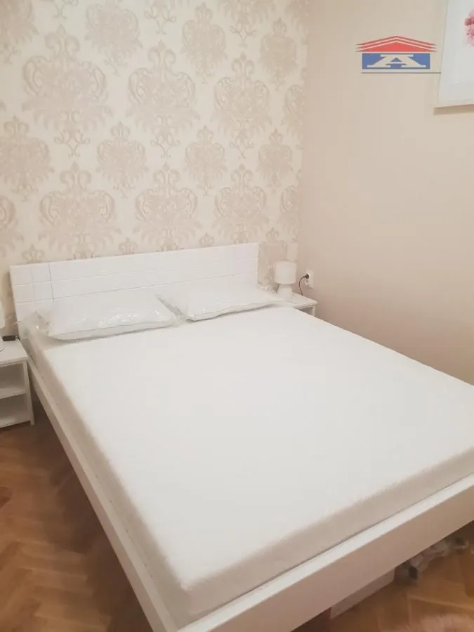 Izdavanje, jednosoban stan, 42m², Novi Sad, Srbija