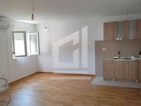 Izdavanje, dvosoban stan, 69m², Ljubović, Podgorica