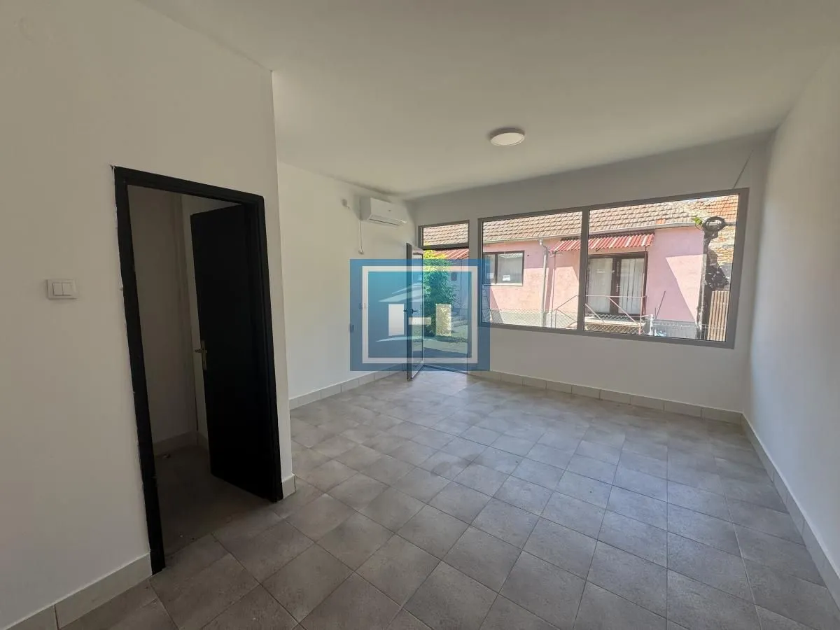 Rent, office space, 24m², Centar, Ćuprija