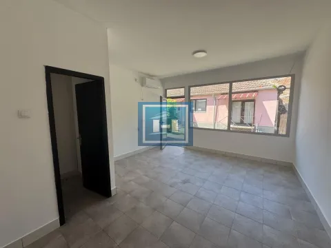 Izdavanje, poslovni prostor, 24m², Centar, Ćuprija - image 6