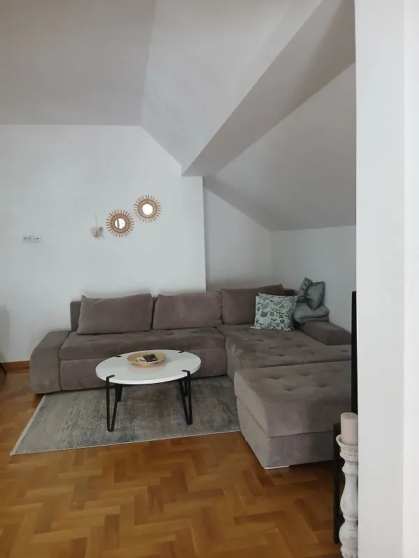 Izdavanje, dvosoban stan, 42m², Jajinci, Voždovac Sve Podlokacije