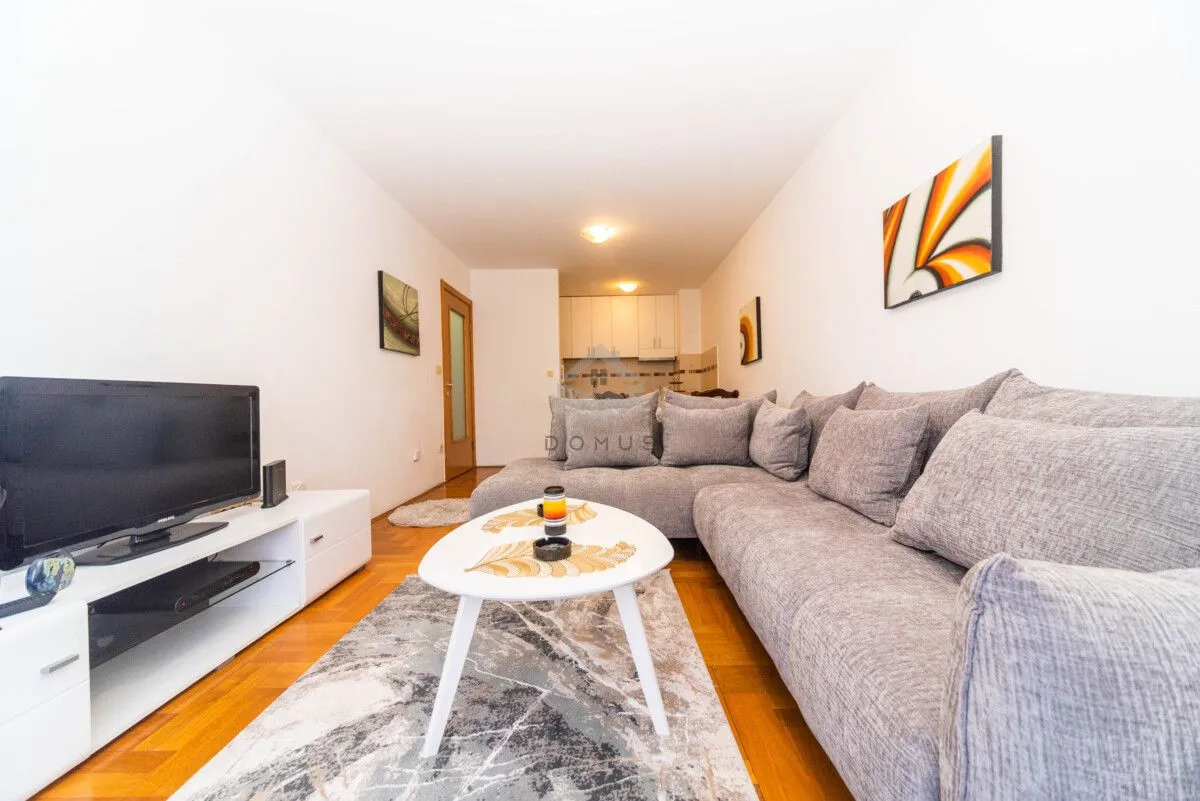 Izdavanje, dvosoban stan, 75m², Stari Aerodrom, Podgorica