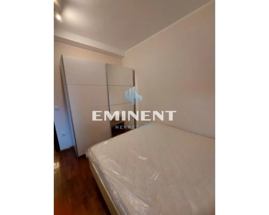 Rent, three bedroom apartment, 90m², Vračar Sve Podlokacije, Beograd